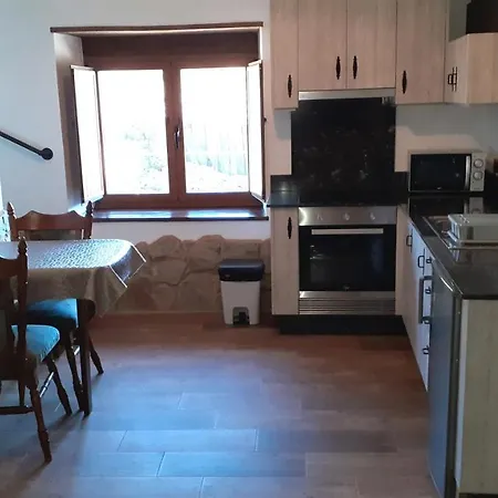 Stone Santiago Curtis