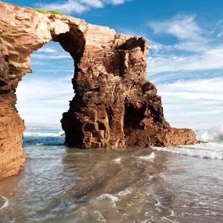 Stone Santiago Curtis