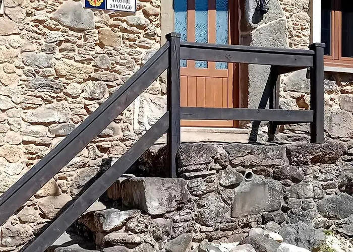 Stone Santiago Curtis